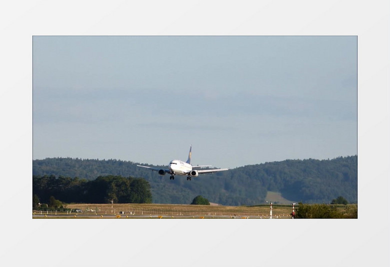 机场航空公司喷气式飞机降落实拍视频素材