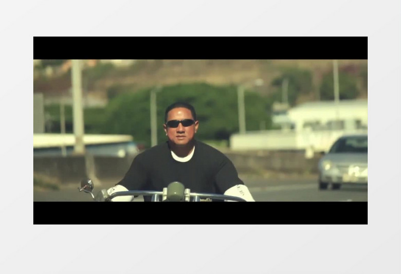 公路上骑摩托车实拍视频MP4