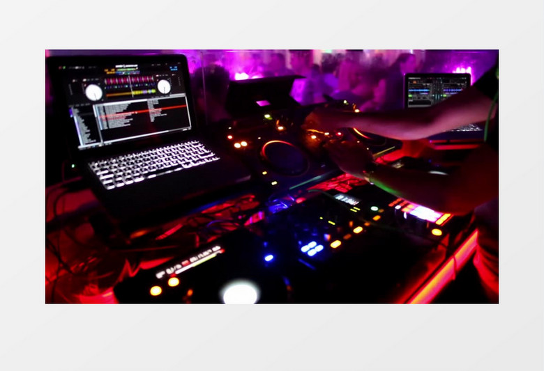 夜总会DJ师操作台实拍视频素材