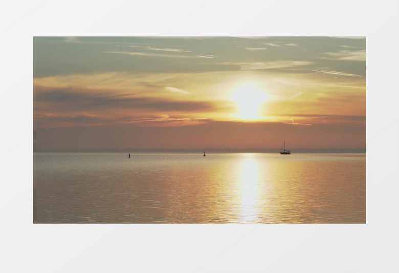 黄昏落日傍晚海洋中的帆船实拍视频素材