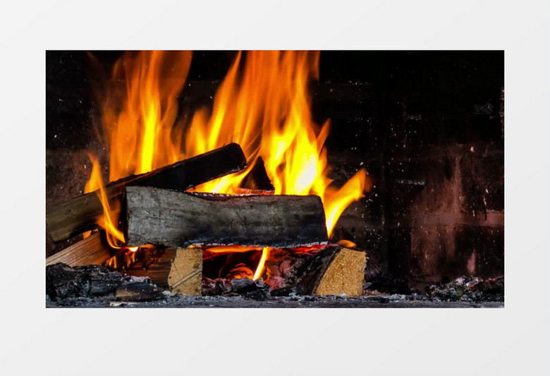 冬天火焰燃烧释放热量实拍视频