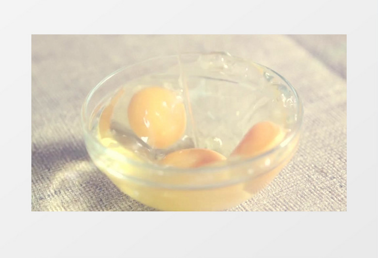 打鸡蛋面粉搅拌慢镜头实拍视频素材
