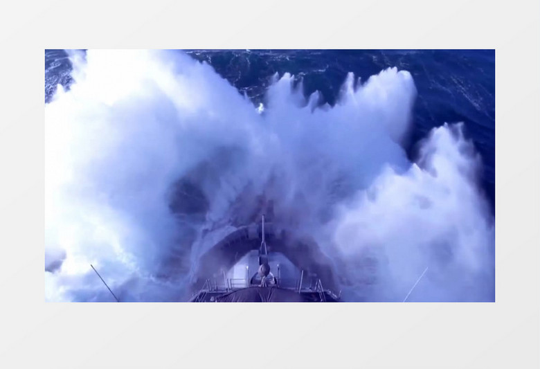  轮船出海激起晶莹剔透的浪花背景视频