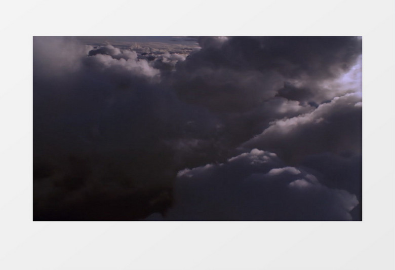 穿过层层云朵背景视频素材