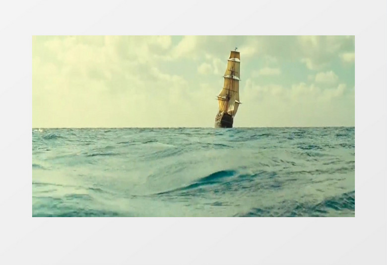 波光粼粼的海面古代帆船行驶