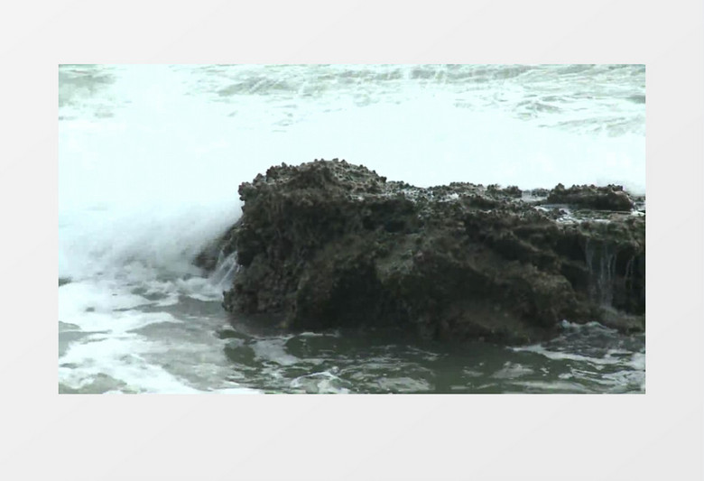 特写海浪击打礁石实拍视频