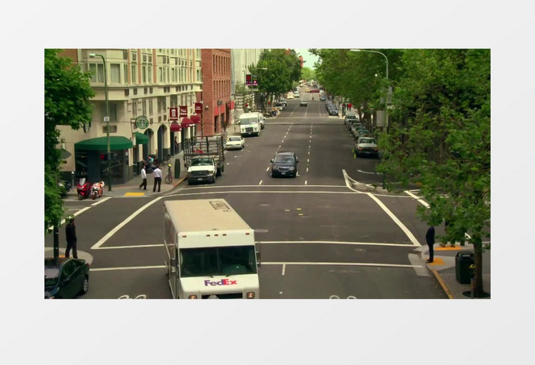 城市街道斑马线车辆穿行实拍视频素材