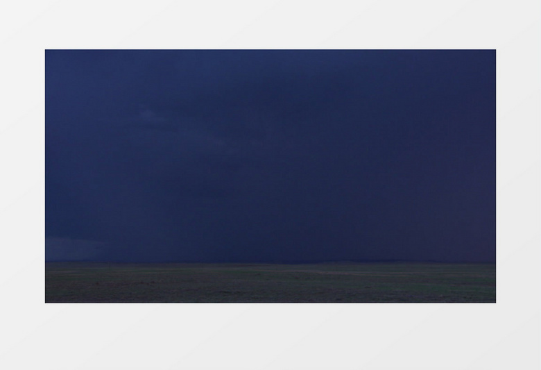 蓝色背景下乌云闪电背景视频