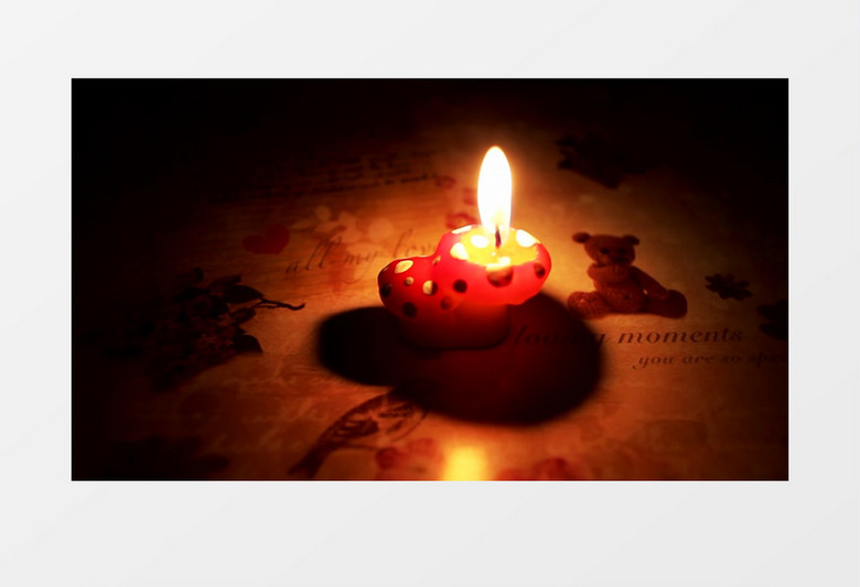 燃烧的小蘑菇蜡烛视频素材